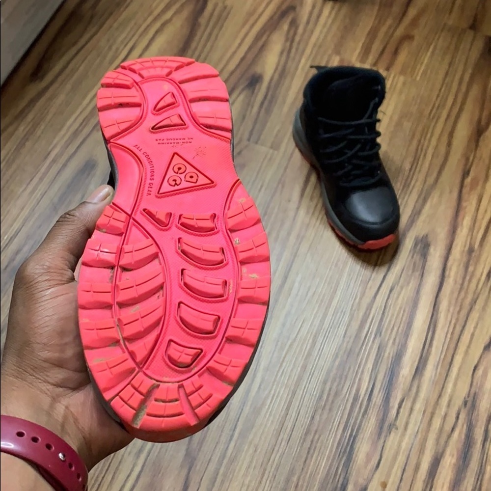 Nike ACG Youth Shoes - Picture 7 of 9